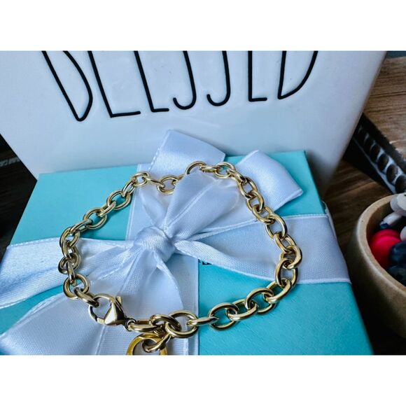 Tiffany & Co. Heart Tag Bracelet in 18k, 7" - Picture 3 of 4